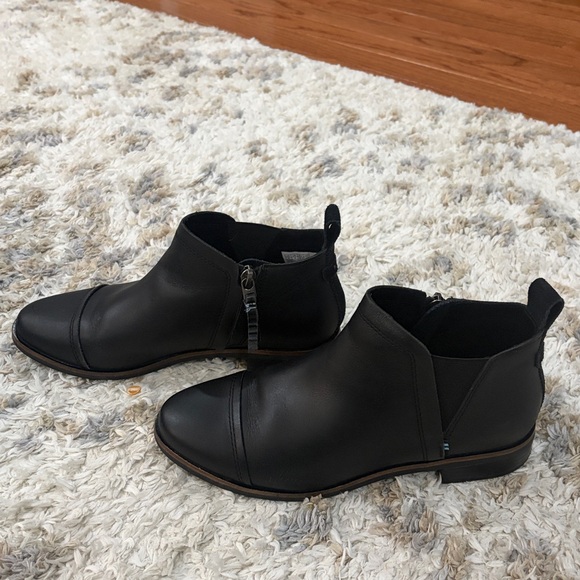 Toms Reese Black Waxy Leather Ankle Booties - Picture 5 of 7